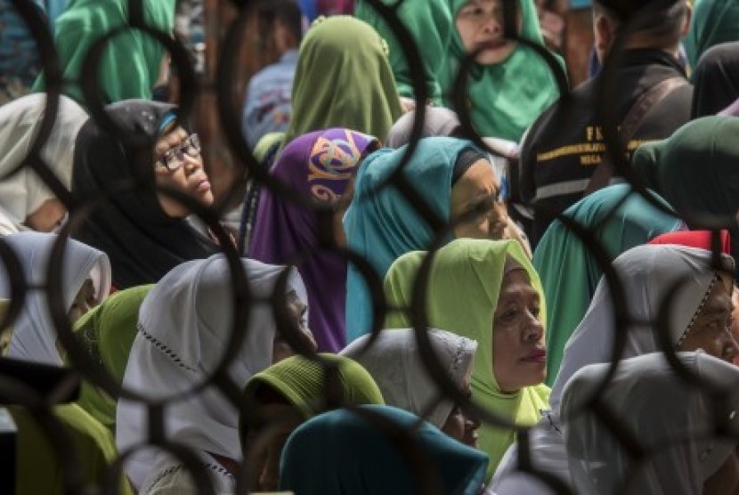 Jamaah NU berdatangan dari berbagai daerah untuk menghadiri pengukuhan pengurus besar Nahdlatul Ulama (NU) di Masjid Istiqlal, Jakarta, Sabtu (5/9).