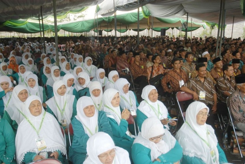 Jamaah ormas Persatuan Islam (Persis) saat mengikut Muktamar XIV Persis di Jawa Barat.