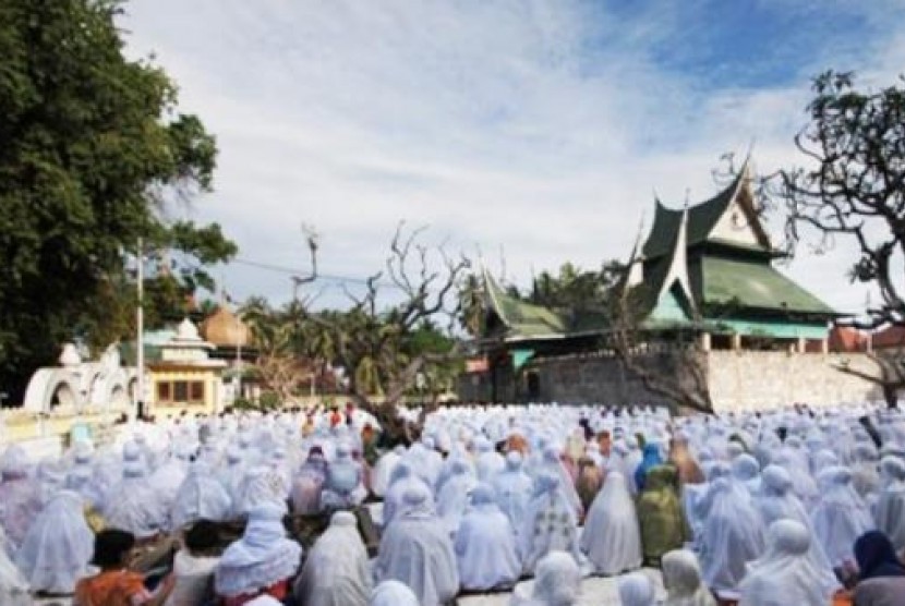 Jamaah pengikut Tarekat Syattariyah di Sumatra Barat.