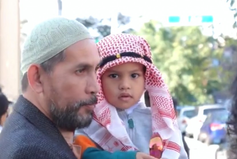 Jamaah shalat Idul Adha di kota New York.