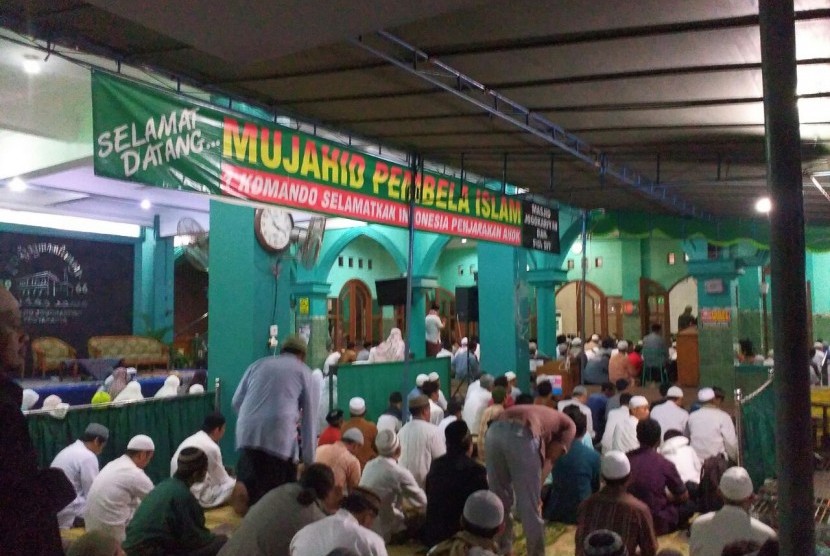 Jamaah shalat Subuh memadati Masjid Jogokaryan, Kota Yogya, Senin (12/12).