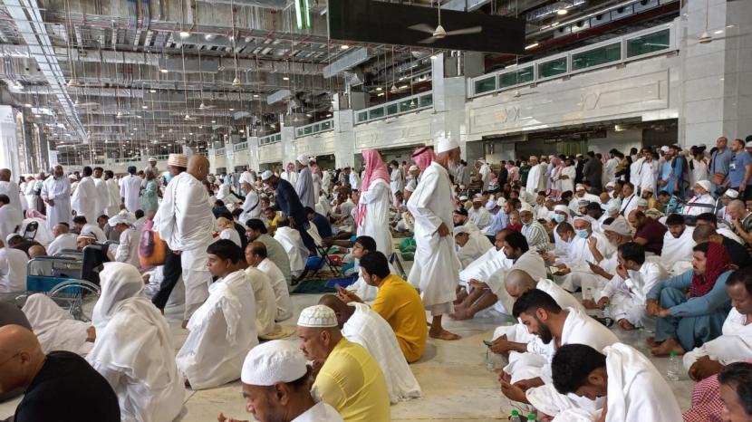 Jamaah terlihat memamadati Masjidil Haram. Jamaah Indonesia Terbanyak di Musim Umroh Tahun Ini 
