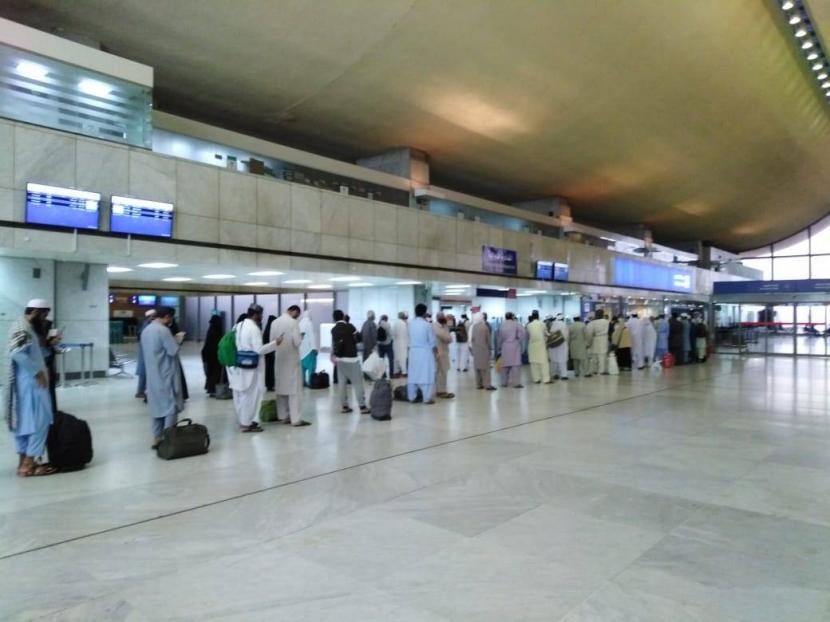 Jamaah umrah Pakistan pulang dari Saudi Arabia.