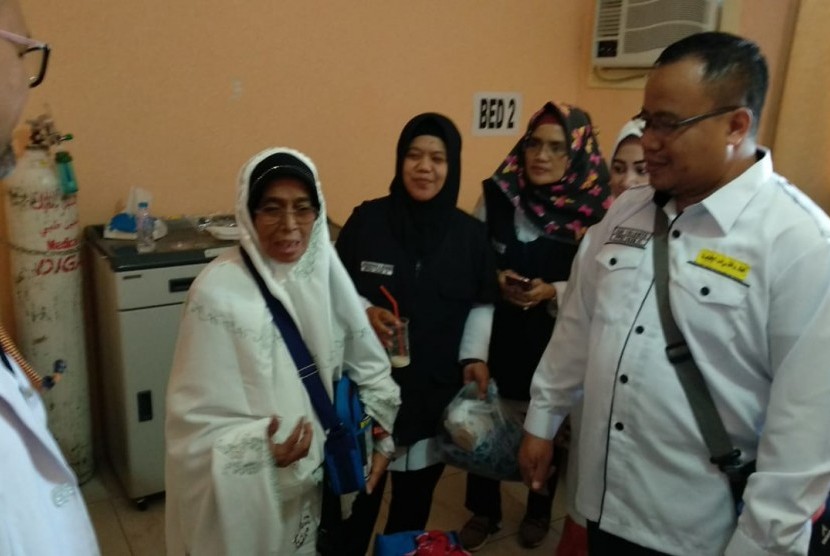 Jamah haji yang sempat dirawat di KKHI Madinah bersiap dipulangkan setelah menjalani perawatan Kamis (19/7).