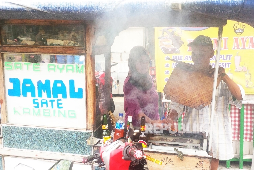 Jamal penjual sate di Jalan Sabang, Jakarta Pusat.