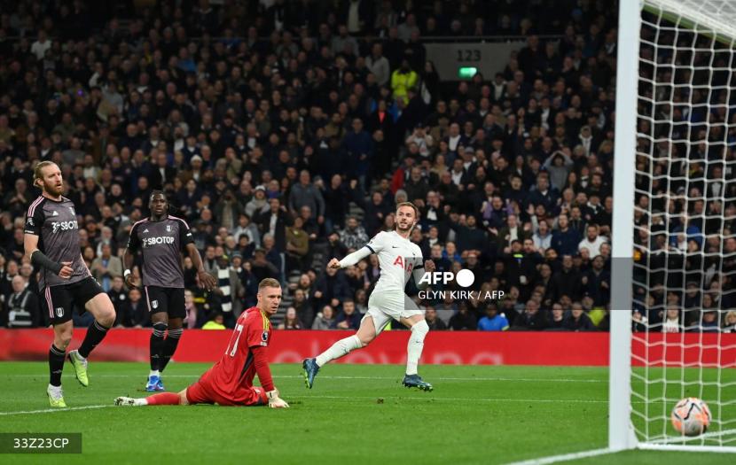 James Maddison mencetak gol untuk Tottenham Hotspur ke gawang Fulham dalam lanjutan Liga Primer Inggris.
