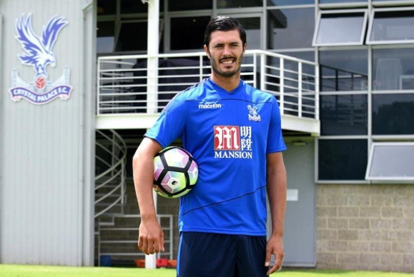 James Tomkins