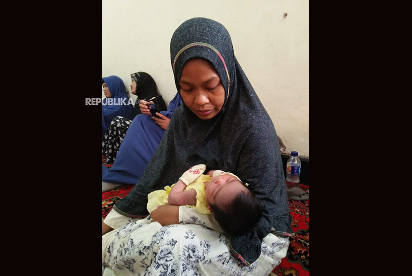 Jamila, salah seorang korban bencana di Palu yang berhasil selamat. Dalam keadaan hamil tua, Jamila berlari dan berusaha menyelamatkan diri saat gempa. Rabu (10/10) lalu, Jamila melahirkan putrinya di Makassar.