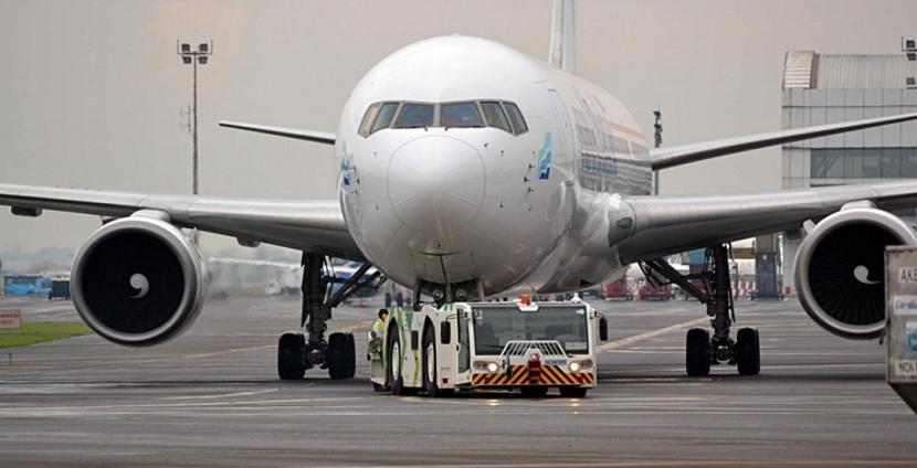 Kementerian Perhubungan (Kemenhub) memperpanjang aturan perjalanan transportasi udara di masa pandemi Covid-19  dengan menerbitkan Surat Edaran (SE) Nomor 10 Tahun 2021 tentang Petunjuk Pelaksana Perjalanan Orang Dalam Negeri dengan Transportasi Udara Dalam Masa Pandemi Covid-19.