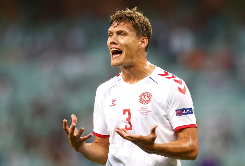 Jannik Vestergaard dari Denmark bereaksi selama pertandingan perempat final UEFA EURO 2020 antara Republik Ceko dan Denmark di Baku, Azerbaijan, 03 Juli 2021.