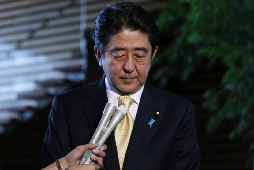Japan's Prime Minister Shinzo Abe reacts as he speaks to the media at his official residence in Tokyo October 20, 2014.   
