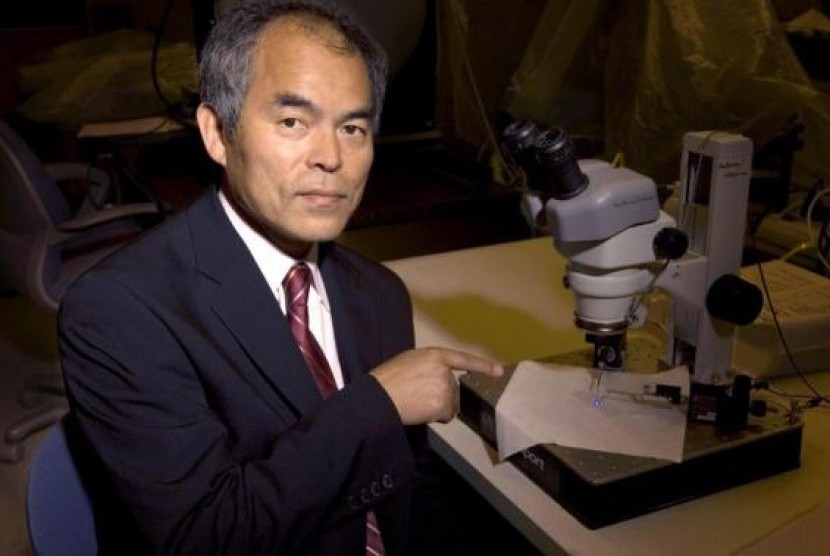 Japanese scientists Isamu Akasaki and Hiroshi Amano and American Shuji Nakamura (in picture) won the 2014 Nobel prize for Physics for inventing a new energy efficient and environmentally friendly light source, the LED, the award-giving body said on October