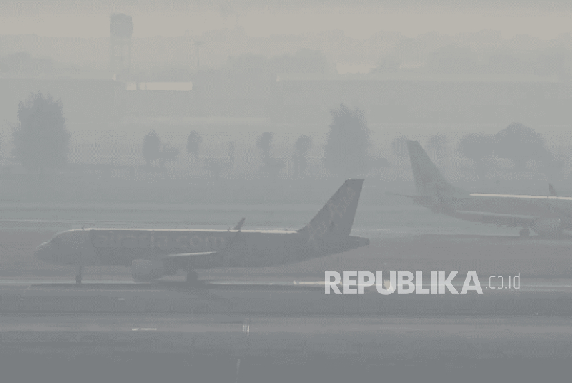 Jarak pandang di Bandara Don Mueang, Thailand, hanya mencapai 150 meter pada Ahad (2/2/2025).