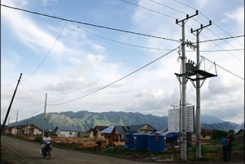 Jaringan listrik PLN (ilustrasi)