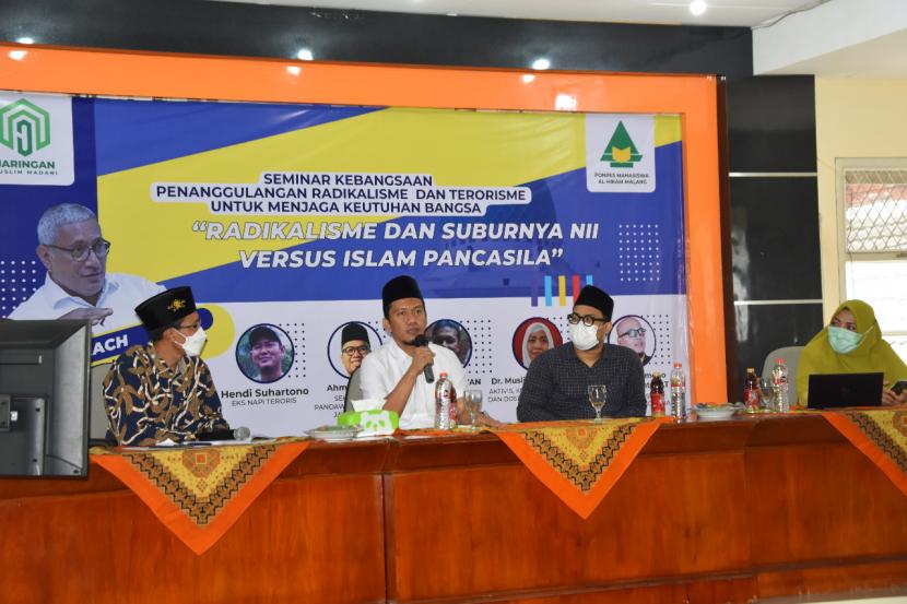 Jaringan Muslim Madani (JMM) menggelar seminar Penanggulangan Radikalisme, Ekstrimisme dan Terorisme di Pondok Pesantren Mahasiswa Al Hikam Kota Malang, Jawa Timur, Sabtu (19/2).
