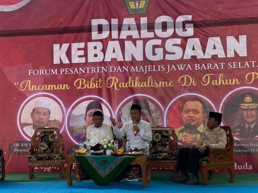 Direktur Eksekutif Jaringan Muslim Madani (JMM), Syukron Jamal, menyebut radikalisme adalah virus perusak peradaban