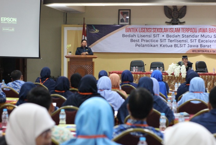 Jaringan Sekolah Islam Terpadu (JSIT) Indonesia  wilayah Jabar menyelenggarakan bimbingan teknis dan sosialisasi lisensi SIT di Hotel Bahtera Pelni, Cipayung, Kabupaten Bogor, 6-7 Nopember 2018.