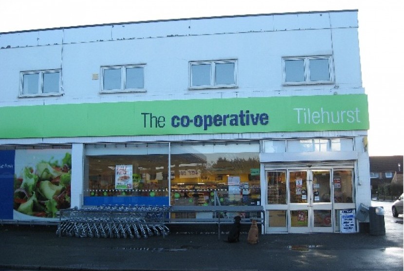 Jaringan supermarket terbesar kelima di Inggris Co-operative Group (Co-op)