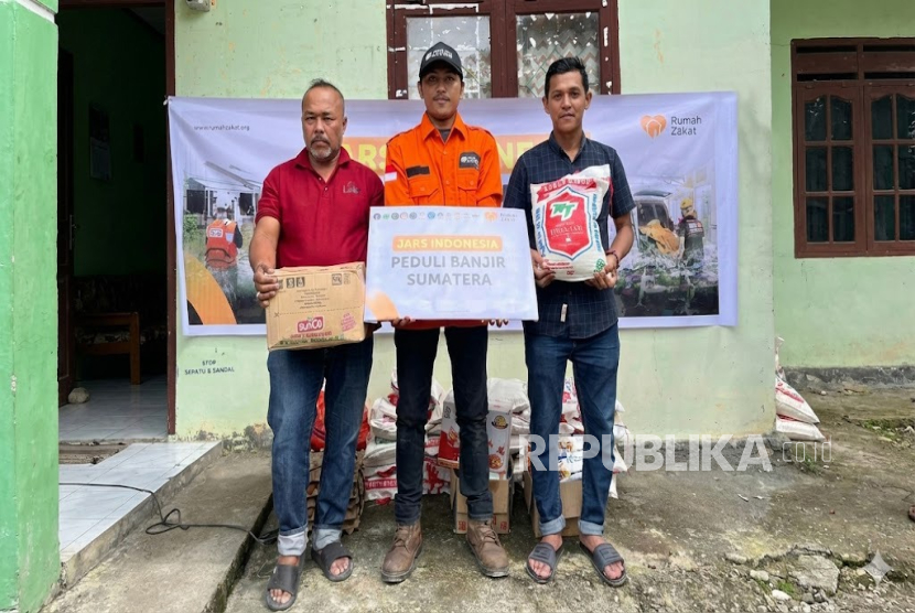 JARS Indo Bersama Rumah Zakat Salurkan Bantuan untuk Korban Banjir Bandang di Bireuen