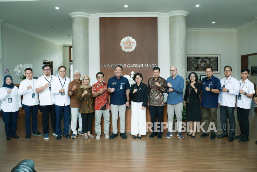 Jasa Raharja dan Universitas Gadjah Mada (UGM) menandatangani Nota Kesepahaman (MoU). 