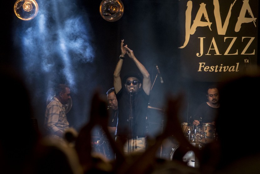 Java Jazz Festival. Java Jazz Festival merupakan agenda musik yang rutin digelar tiap tahun di Jakarta,