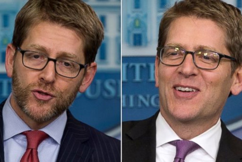 Jay Carney, with and without his beard (file photo)