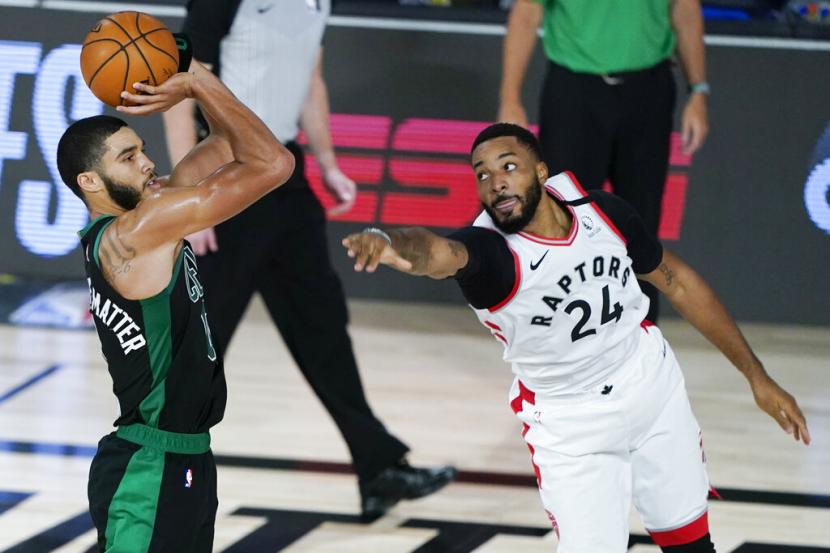 Jayson Tatum mencetak 21 poin saat Celtics menumbangkan Raptors 112-94 pada semifinal wilayah timur, Senin (31/8).