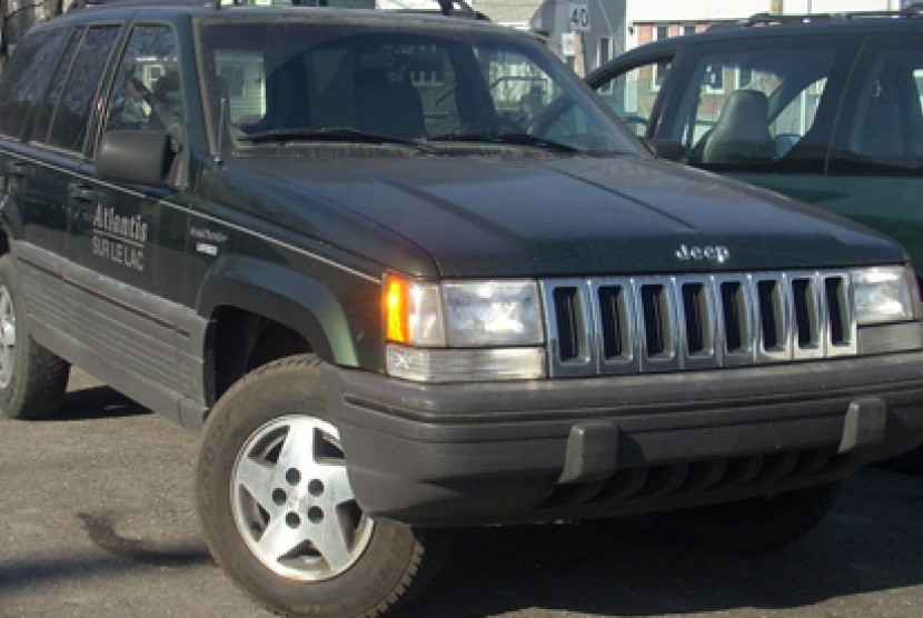 Jeep_Grand_Cherokee_Laredo_4x4.