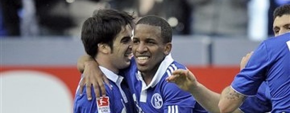 Jefferson Farfan  (tengah)