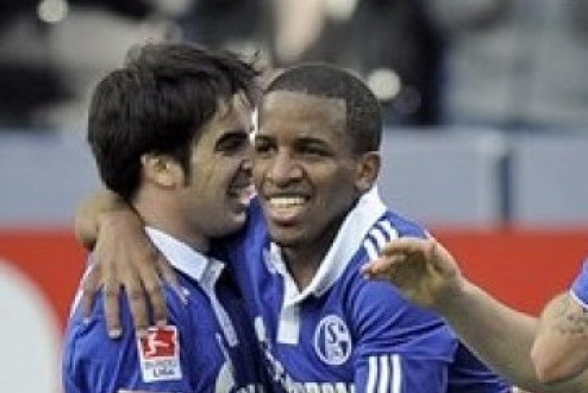 Jefferson Farfan  (tengah)