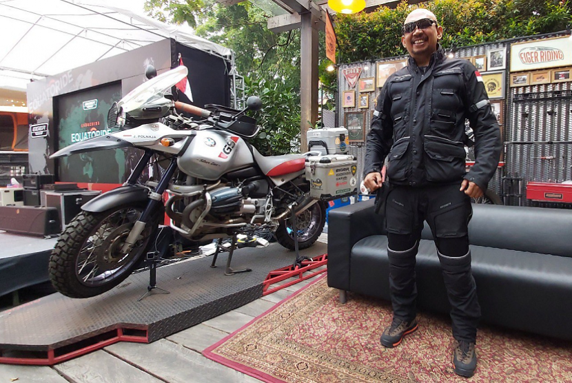 Jeffrey ‘JJ’ Polnaja atau akrab dipanggil Kang JJ adalah tokoh petualang berkendara motor asal Bandung akan melakukan perjalanan Equatoride ke 25 negara dengan mengendarai sepeda motor.