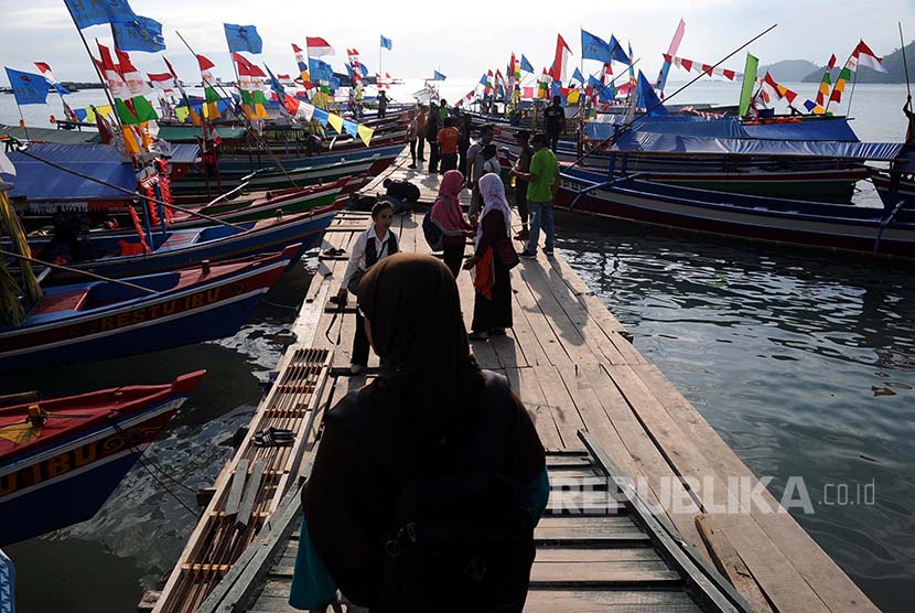 Dermaga kapal dari Pantai Sari Ringgung, Lampung.