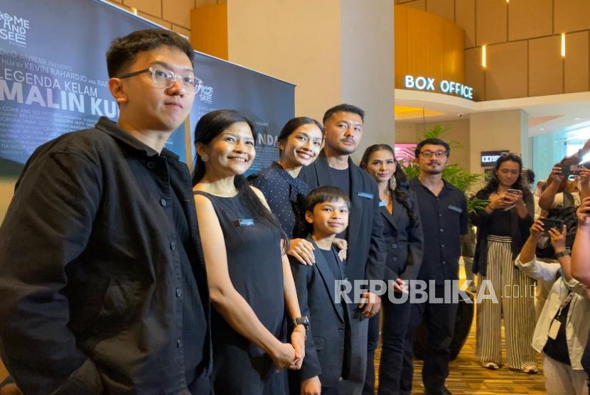 Jejeran pemain film Legenda Kelam Malin Kundang saat konferensi pers di Jakarta pada Senin (29/5/2025).