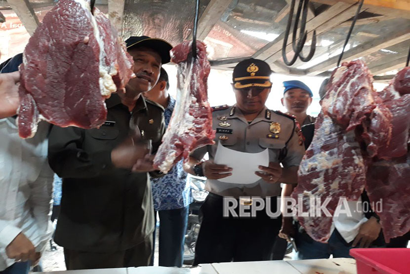 Jelang bulan puasa Ramadhan, Satgas Pangan Kabupaten Bandung melakukan sidak ke pasar Tradisional Soreang, Rabu (2/5). Diketahui jika harga bahan pokok relatif masih stabil dan stok dua bulan ke depan aman.