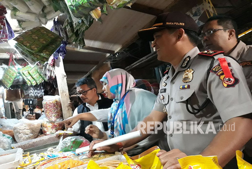 Jelang bulan puasa Ramadhan, Satgas Pangan Kabupaten Bandung melakukan sidak ke pasar Tradisional Soreang, Rabu (2/5). Diketahui jika harga bahan pokok relatif masih stabil dan stok dua bulan ke depan aman.