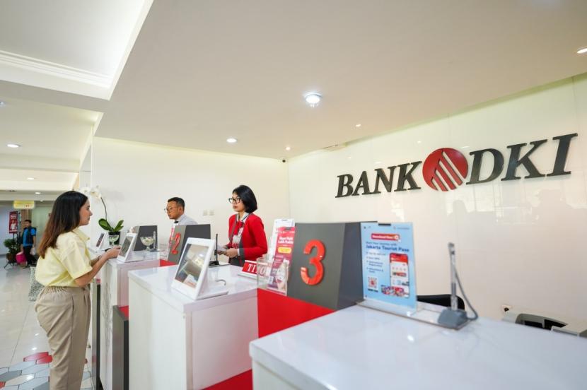Jelang lebaran, Bank DKI menyediakan layanan penukaran uang baru bagi masyarakat dengan menyediakan sebanyak 15 kantor cabang Bank DKI dan layanan kas keliling.