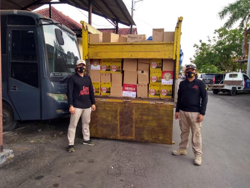 Jelang lebaran Idul Fitri, Polres Indramayu amankan minuman keras (miras) sebanyak satu unit truk, di Mapolres Indramayu, Kamis (6/5) sore.