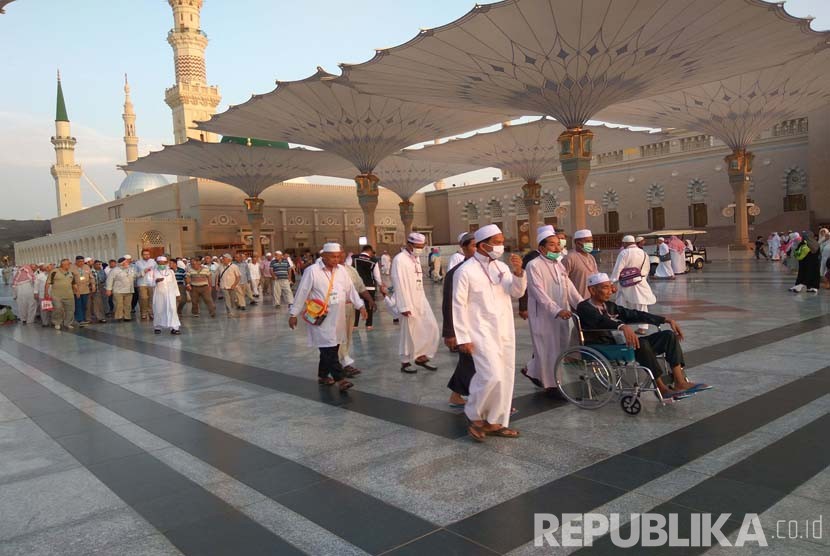 Jelang pelaksanaan ibadah haji 1437 H, ribuan calon jamaah haji dari berbagai negara mulai berdatangan ke kota suci Madinah.