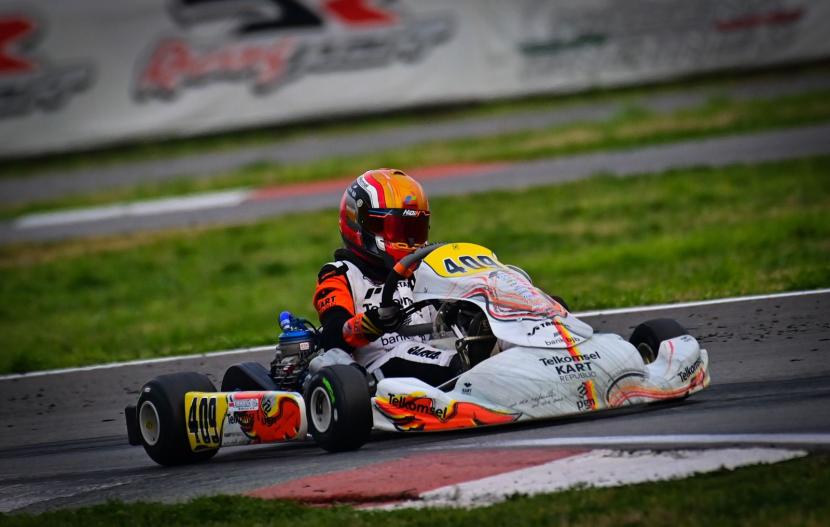 Jelang tampil di Kejuaraan Dunia FIA Karting dua pekan mendatang di Sirkuit Franciacorta Karting Track, Brescia, Italia, Qarrar Firhand pun ambil bagian di ajang Campionato Italiano ACI Karting pada Ahad (24/9/2023). 