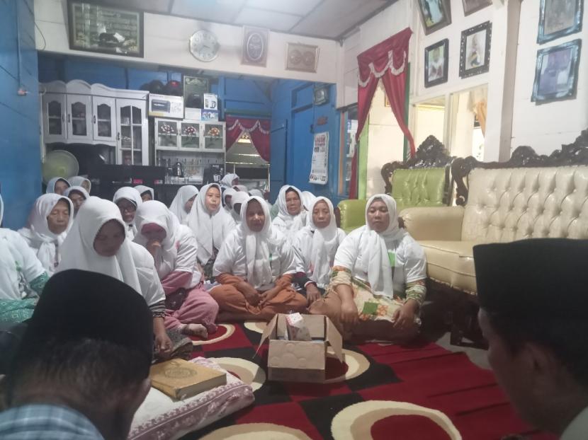 Jemaah Majelis Taklim Nurul Imam yang ada di Tapanuli Tengah, Sumatera Utara (Sumut).