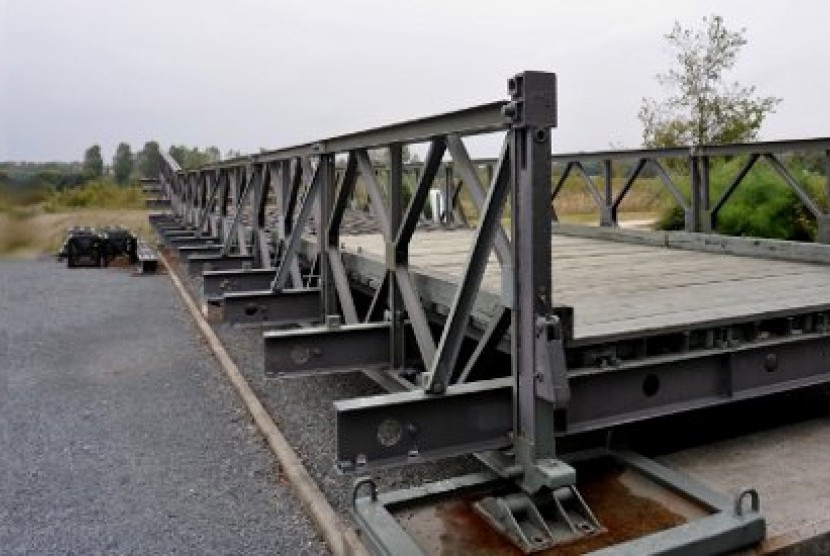 Jembatan bailey, terbuat dari struktur rangka besi (ilustrasi)