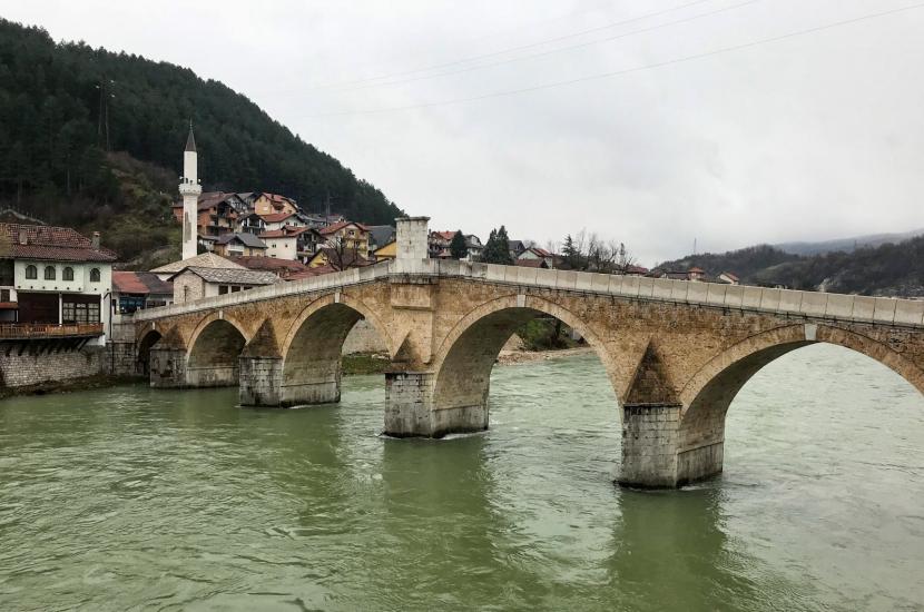 Jembatan batu yang dikenal sebagai Stara Cuprija atau Jembatan Batu Tua di Konjic, Bosnia-Herzegovina. Menelusuri Warisan Ottoman di Bosnia-Herzegovina