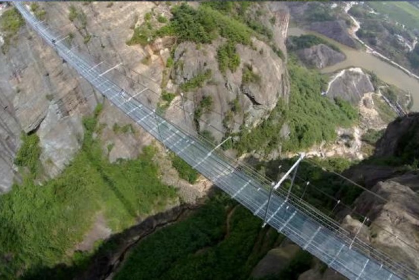 Jembatan Brave Man di Cina