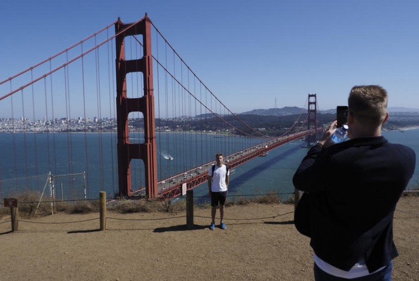 Jembatan Golden Gate ikon wisata Kota San Francisco Amerika.