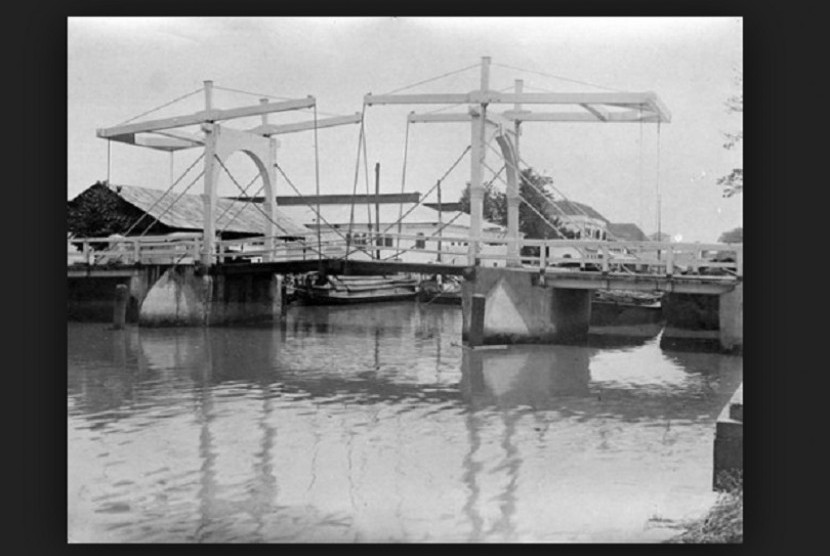 Jembatan Kota Intan.