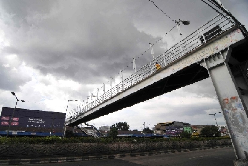 Jembatan Penyemberangan Orang (JPO).