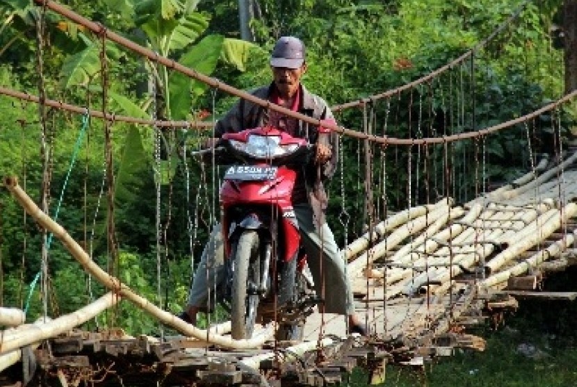 Jembatan Rusak (ilustrasi) Pemkab Cianjur, Jawa Barat, melalui Dinas Pekerjaan Umum dan Penataan Ruang (PUTR) Cianjur, mengutamakan pembangunan tiga jembatan yang rusak tahun 2023.