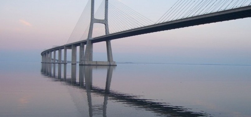 Jembatan Selat Sunda akan menjadi jembatan terpanjang dunia dengan panjang mencapai 29 kilometer.