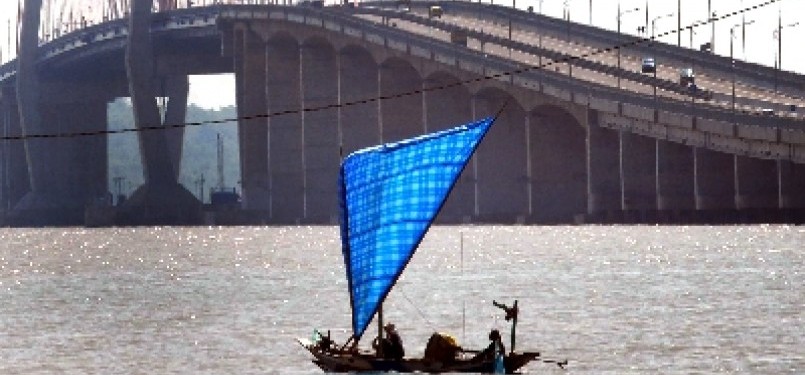 Jembatan Suramadu, salah satu lokasi razia yang digelar Polres Bangkalan, Madura, terhadap warga yang akan berangkat ke Ambon.