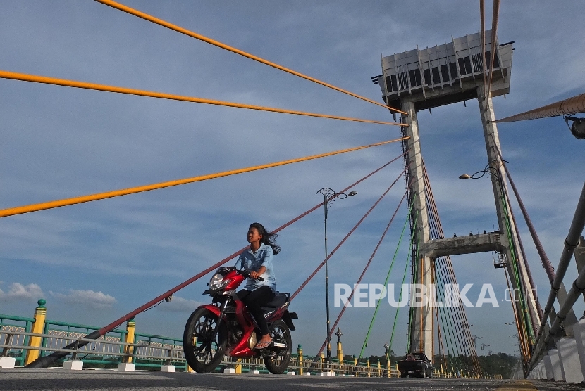 Jembatan Tengku Agung Sultanah Latifah di Kota Siak